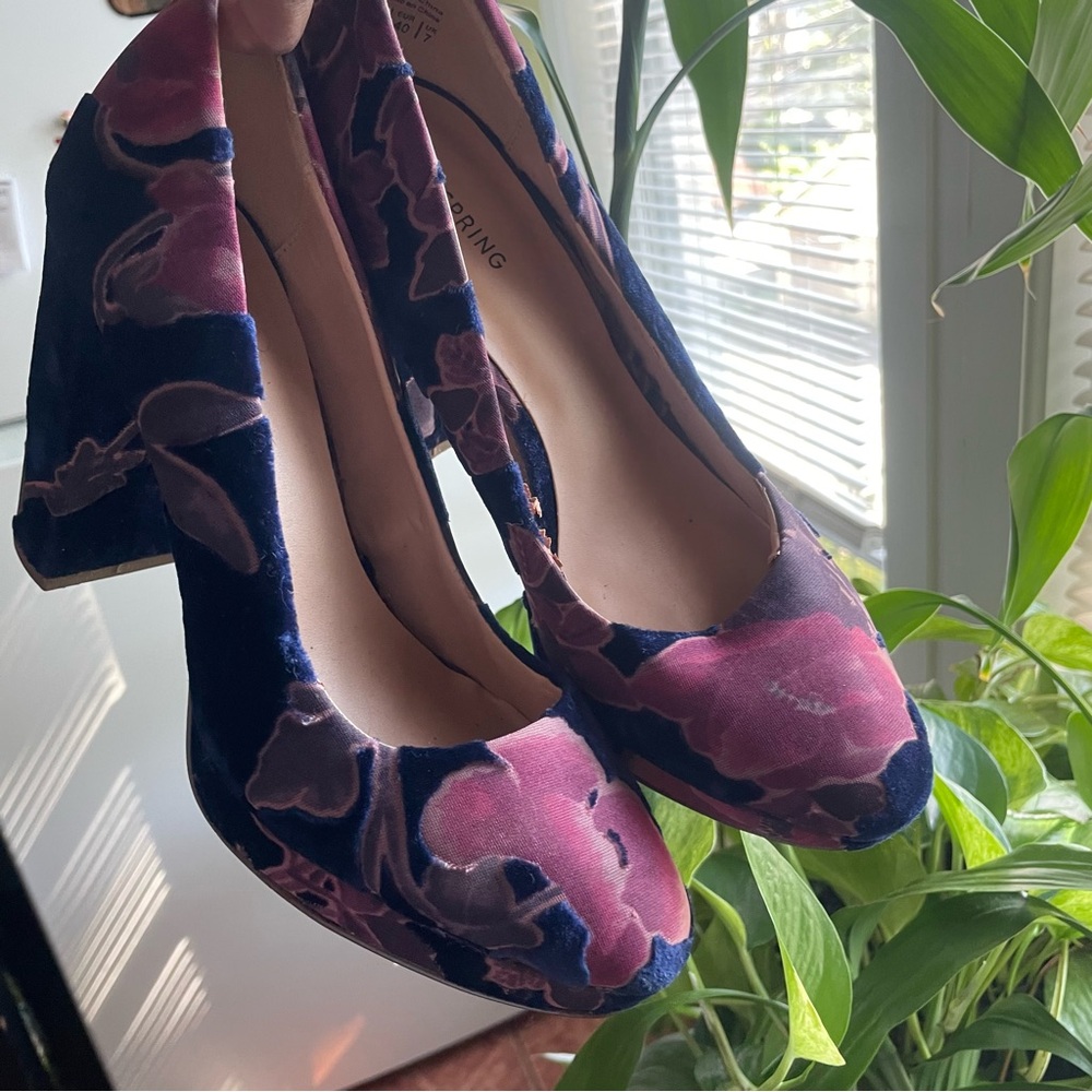 Floral Velvet Block Heel Pumps - Pink & Navy
